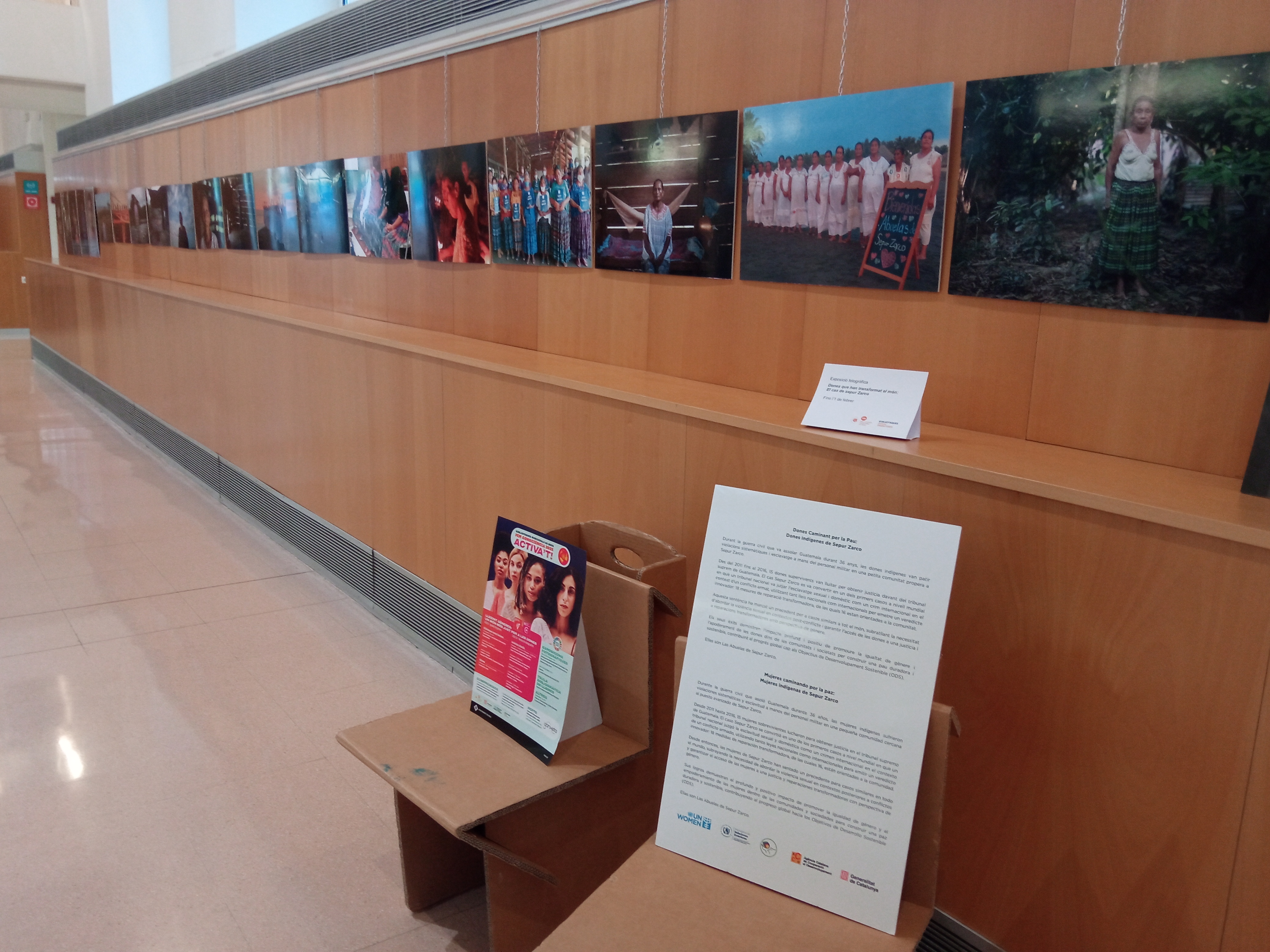 Exposició Dones que han transformat el món a la Biblioteca Xavier Amorós