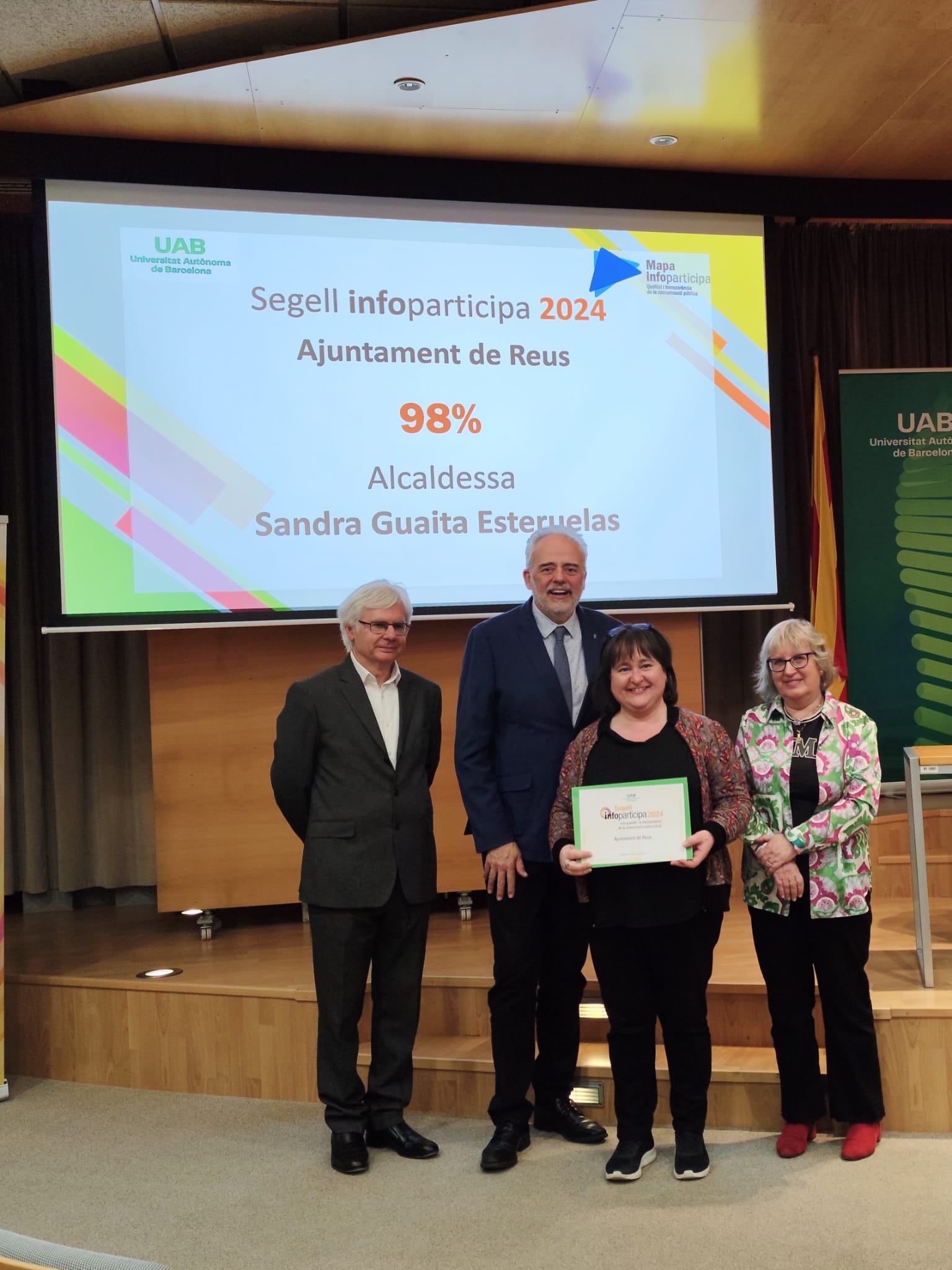 Montserrat Flores recull el Segell Infoparticipa 2025