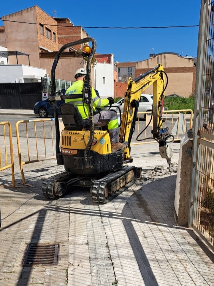 Obres d'Aigües de Reus al reg dels horts urbans del carrer d'Astorga