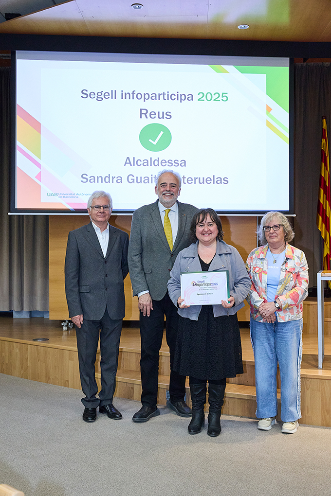 Montserrat Flores recull el Segell Infoparticipa 2025